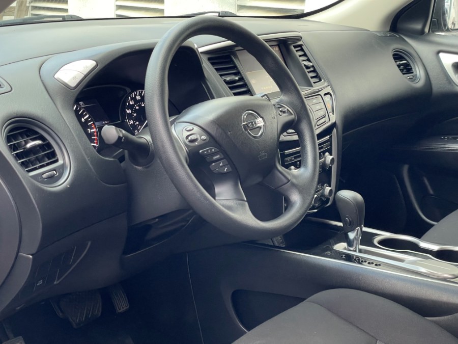 2019 Nissan Pathfinder FWD SV, available for sale in Corona, California | Green Light Auto. Corona, California 2019 Nissan Pathfinder FWD SV, available for sale in Corona, California | Green Light Auto. Corona, California