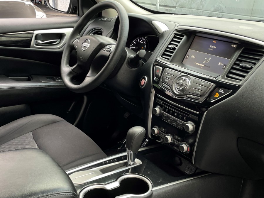 2019 Nissan Pathfinder FWD SV, available for sale in Corona, California | Green Light Auto. Corona, California 2019 Nissan Pathfinder FWD SV, available for sale in Corona, California | Green Light Auto. Corona, California