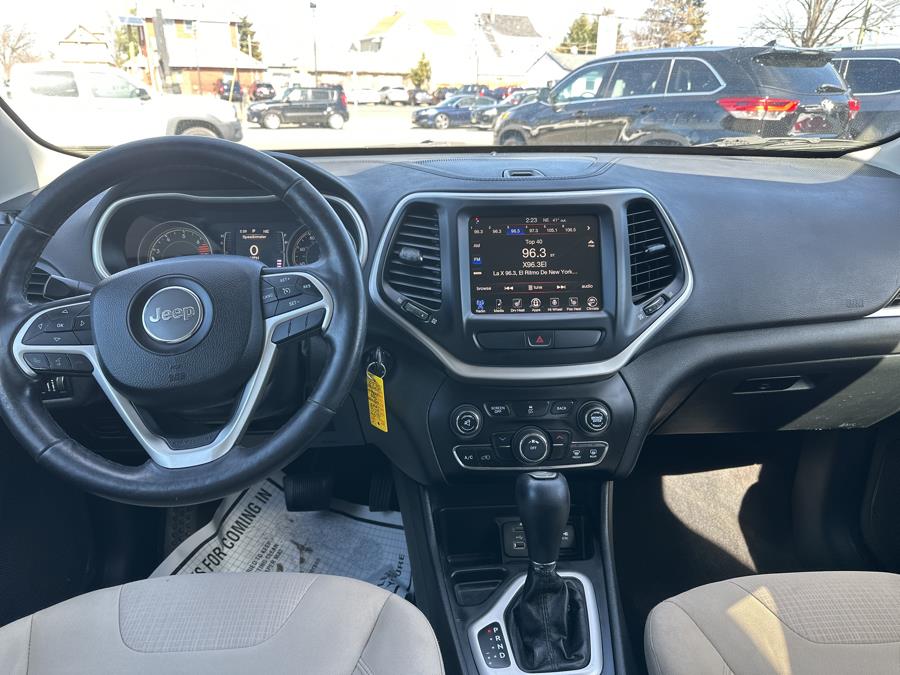 2016 Jeep Cherokee FWD 4dr Latitude, available for sale in Little Ferry, New Jersey | Victoria Preowned Autos Inc. Little Ferry, New Jersey 2016 Jeep Cherokee FWD 4dr Latitude, available for sale in Little Ferry, New Jersey | Victoria Preowned Autos Inc. Little Ferry, New Jersey