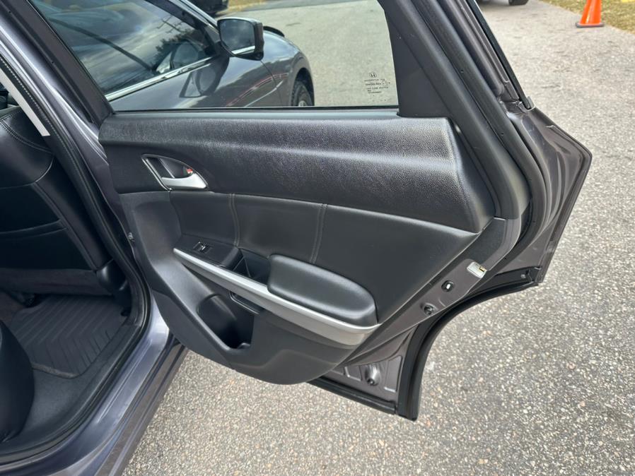 2015 Honda Crosstour 4WD V6 5dr EX-L w/Navi, available for sale in South Windsor, Connecticut | Mike And Tony Auto Sales, Inc. South Windsor, Connecticut 2015 Honda Crosstour 4WD V6 5dr EX-L w/Navi, available for sale in South Windsor, Connecticut | Mike And Tony Auto Sales, Inc. South Windsor, Connecticut