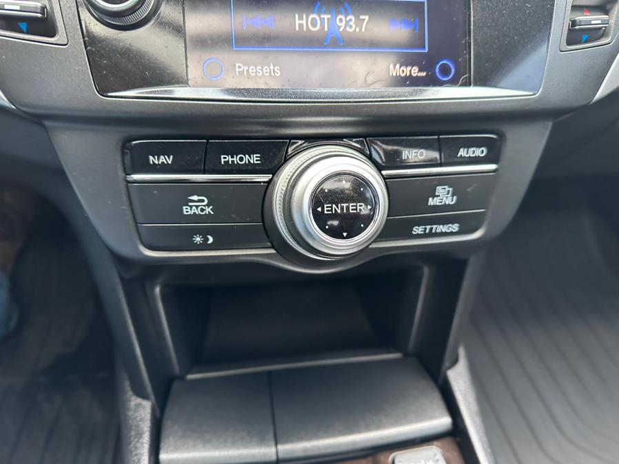 2015 Honda Crosstour 4WD V6 5dr EX-L w/Navi, available for sale in South Windsor, Connecticut | Mike And Tony Auto Sales, Inc. South Windsor, Connecticut 2015 Honda Crosstour 4WD V6 5dr EX-L w/Navi, available for sale in South Windsor, Connecticut | Mike And Tony Auto Sales, Inc. South Windsor, Connecticut