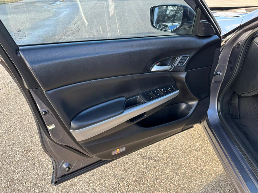 2015 Honda Crosstour 4WD V6 5dr EX-L w/Navi, available for sale in South Windsor, Connecticut | Mike And Tony Auto Sales, Inc. South Windsor, Connecticut 2015 Honda Crosstour 4WD V6 5dr EX-L w/Navi, available for sale in South Windsor, Connecticut | Mike And Tony Auto Sales, Inc. South Windsor, Connecticut