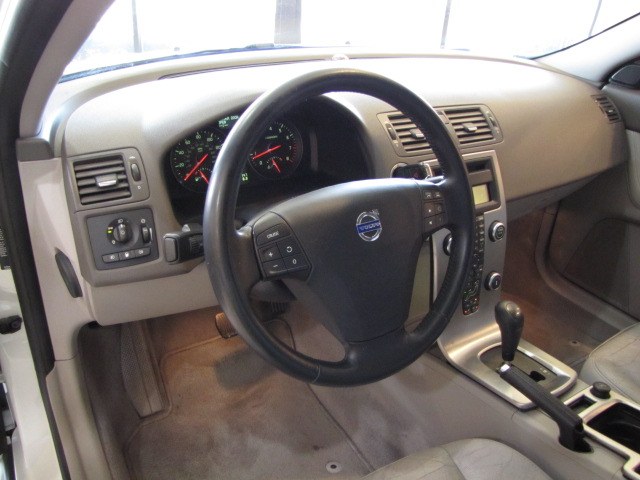 2009 Volvo S40 4dr Sdn 2.4L FWD w/Sunroof, available for sale in Placentia, California | Auto Network Group Inc. Placentia, California 2009 Volvo S40 4dr Sdn 2.4L FWD w/Sunroof, available for sale in Placentia, California | Auto Network Group Inc. Placentia, California