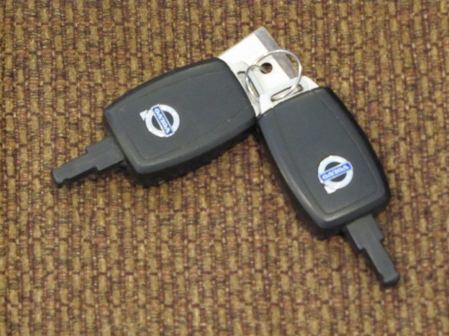 2009 Volvo S40 4dr Sdn 2.4L FWD w/Sunroof, available for sale in Placentia, California | Auto Network Group Inc. Placentia, California 2009 Volvo S40 4dr Sdn 2.4L FWD w/Sunroof, available for sale in Placentia, California | Auto Network Group Inc. Placentia, California