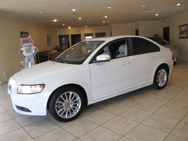 2009 Volvo S40 4dr Sdn 2.4L FWD w/Sunroof, available for sale in Placentia, California | Auto Network Group Inc. Placentia, California 2009 Volvo S40 4dr Sdn 2.4L FWD w/Sunroof, available for sale in Placentia, California | Auto Network Group Inc. Placentia, California