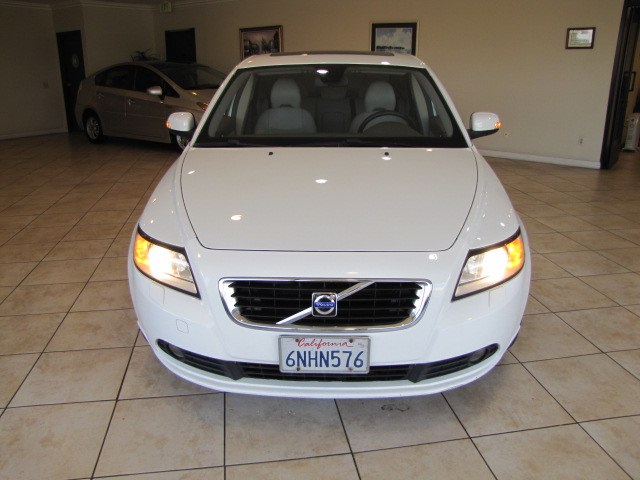 2009 Volvo S40 4dr Sdn 2.4L FWD w/Sunroof, available for sale in Placentia, California | Auto Network Group Inc. Placentia, California 2009 Volvo S40 4dr Sdn 2.4L FWD w/Sunroof, available for sale in Placentia, California | Auto Network Group Inc. Placentia, California