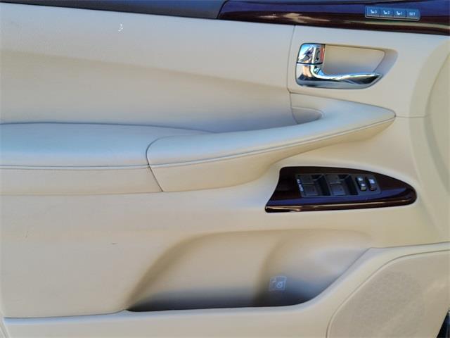 2013 Lexus Lx 570, available for sale in Stratford, Connecticut | Wiz Leasing Inc. Stratford, Connecticut 2013 Lexus Lx 570, available for sale in Stratford, Connecticut | Wiz Leasing Inc. Stratford, Connecticut