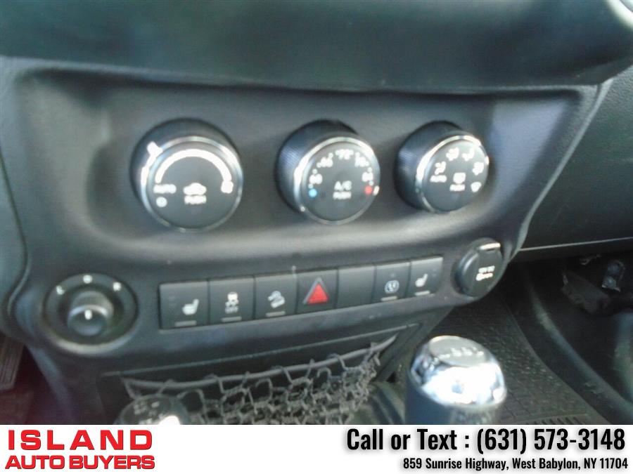 2016 Jeep Wrangler Unlimited Sahara 4x4 4dr SUV, available for sale in West Babylon, New York | Island Auto Buyers. West Babylon, New York 2016 Jeep Wrangler Unlimited Sahara 4x4 4dr SUV, available for sale in West Babylon, New York | Island Auto Buyers. West Babylon, New York