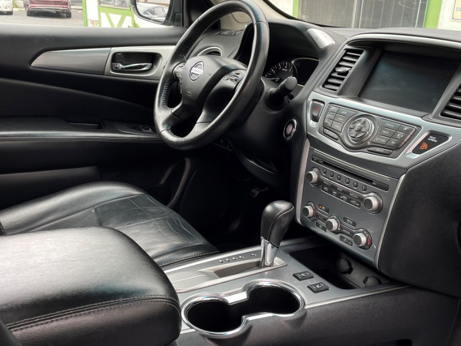 2017 Nissan Pathfinder FWD SV, available for sale in Corona, California | Green Light Auto. Corona, California 2017 Nissan Pathfinder FWD SV, available for sale in Corona, California | Green Light Auto. Corona, California