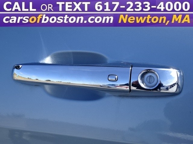 2012 Jeep Grand Cherokee 4WD 4dr Overland, available for sale in Newton, Massachusetts | Motorcars of Boston. Newton, Massachusetts 2012 Jeep Grand Cherokee 4WD 4dr Overland, available for sale in Newton, Massachusetts | Motorcars of Boston. Newton, Massachusetts