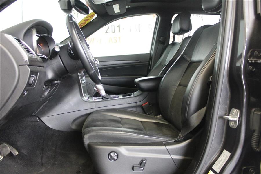 2017 Jeep Grand Cherokee LAREDO, available for sale in Paterson, New Jersey | Fast Track Motors. Paterson, New Jersey 2017 Jeep Grand Cherokee LAREDO, available for sale in Paterson, New Jersey | Fast Track Motors. Paterson, New Jersey