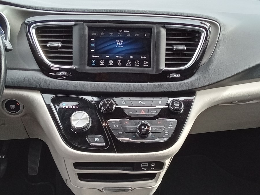 2020 Chrysler Pacifica Touring L FWD, available for sale in Irvington, New Jersey | NJ Used Cars Center. Irvington, New Jersey 2020 Chrysler Pacifica Touring L FWD, available for sale in Irvington, New Jersey | NJ Used Cars Center. Irvington, New Jersey