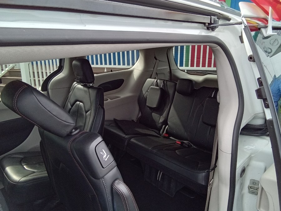 2020 Chrysler Pacifica Touring L FWD, available for sale in Irvington, New Jersey | NJ Used Cars Center. Irvington, New Jersey 2020 Chrysler Pacifica Touring L FWD, available for sale in Irvington, New Jersey | NJ Used Cars Center. Irvington, New Jersey