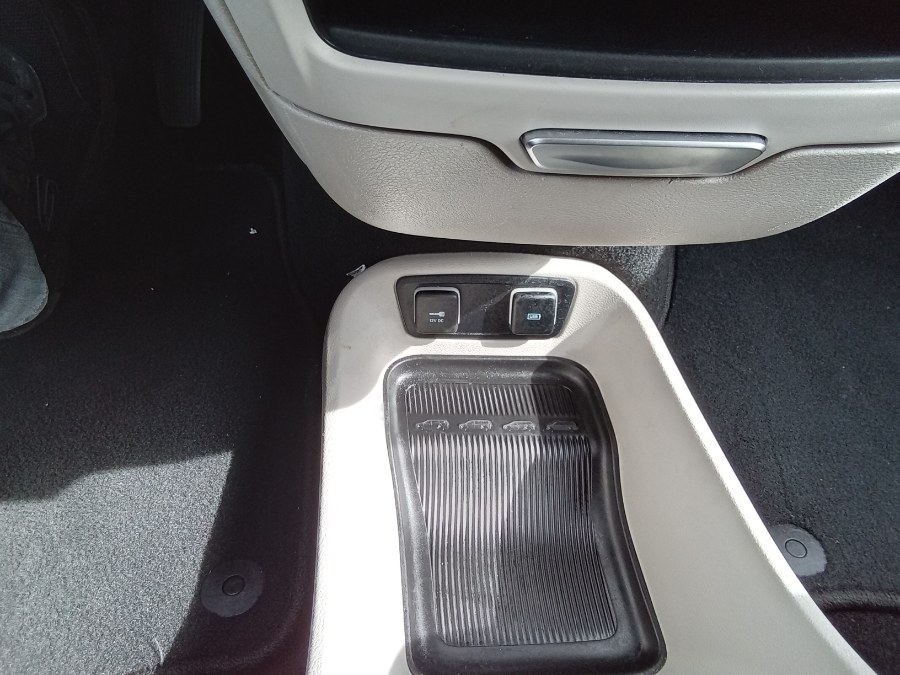 2020 Chrysler Pacifica Touring L FWD, available for sale in Irvington, New Jersey | NJ Used Cars Center. Irvington, New Jersey 2020 Chrysler Pacifica Touring L FWD, available for sale in Irvington, New Jersey | NJ Used Cars Center. Irvington, New Jersey
