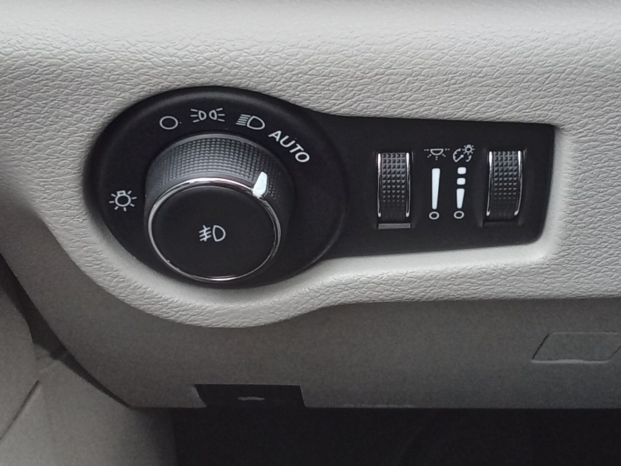 2020 Chrysler Pacifica Touring L FWD, available for sale in Irvington, New Jersey | NJ Used Cars Center. Irvington, New Jersey 2020 Chrysler Pacifica Touring L FWD, available for sale in Irvington, New Jersey | NJ Used Cars Center. Irvington, New Jersey