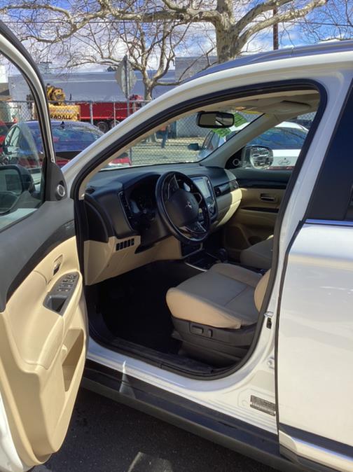 2017 Mitsubishi Outlander SEL S-AWC, available for sale in New Haven, Connecticut | Unique Auto Sales LLC. New Haven, Connecticut 2017 Mitsubishi Outlander SEL S-AWC, available for sale in New Haven, Connecticut | Unique Auto Sales LLC. New Haven, Connecticut
