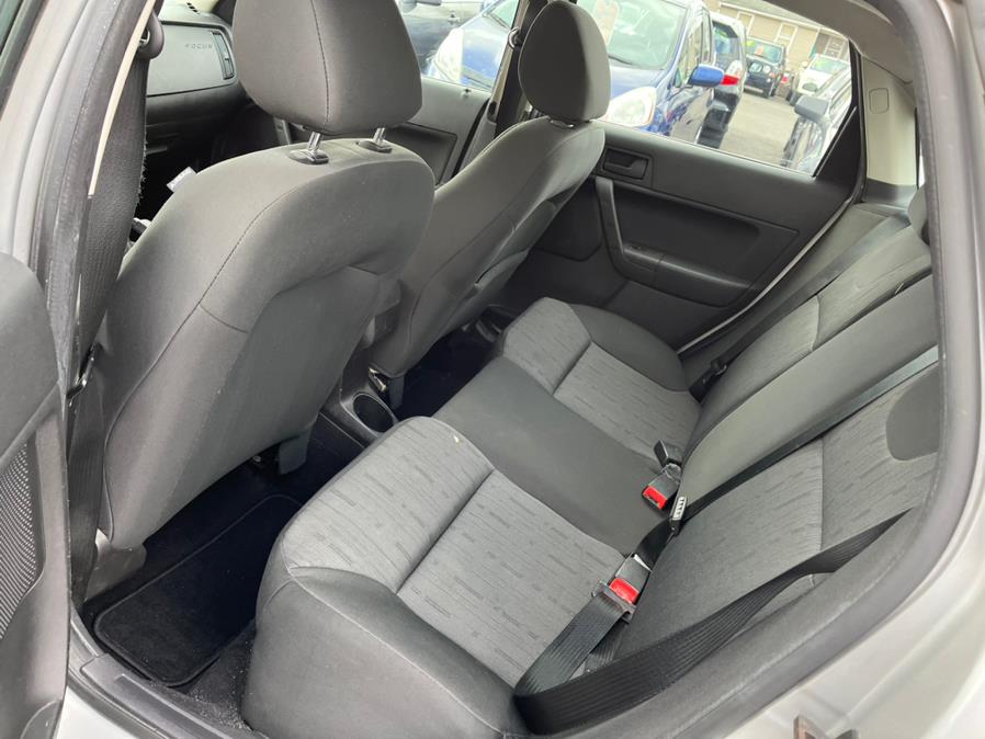 2009 Ford Focus 4dr Sdn SE, available for sale in East Windsor, Connecticut | CT Car Co LLC. East Windsor, Connecticut 2009 Ford Focus 4dr Sdn SE, available for sale in East Windsor, Connecticut | CT Car Co LLC. East Windsor, Connecticut