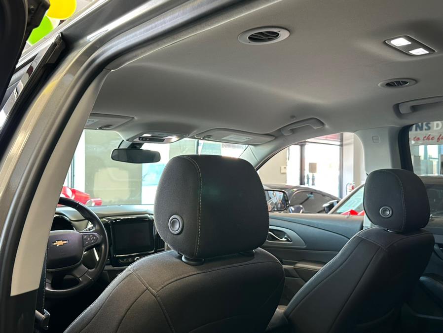 2019 Chevrolet Traverse AWD 4dr LT Cloth w/1LT, available for sale in Inwood, New York | 5 Towns Drive. Inwood, New York 2019 Chevrolet Traverse AWD 4dr LT Cloth w/1LT, available for sale in Inwood, New York | 5 Towns Drive. Inwood, New York