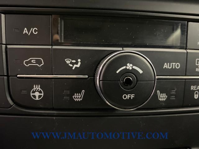 2015 Chrysler Town & Country 4dr Wgn Touring-L, available for sale in Naugatuck, Connecticut | J&M Automotive Sls&Svc LLC. Naugatuck, Connecticut 2015 Chrysler Town & Country 4dr Wgn Touring-L, available for sale in Naugatuck, Connecticut | J&M Automotive Sls&Svc LLC. Naugatuck, Connecticut