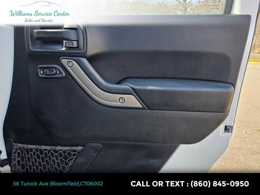 2015 Jeep Wrangler Unlimited 4WD 4dr Sport, available for sale in Bloomfield, Connecticut | Williams Service Center. Bloomfield, Connecticut 2015 Jeep Wrangler Unlimited 4WD 4dr Sport, available for sale in Bloomfield, Connecticut | Williams Service Center. Bloomfield, Connecticut
