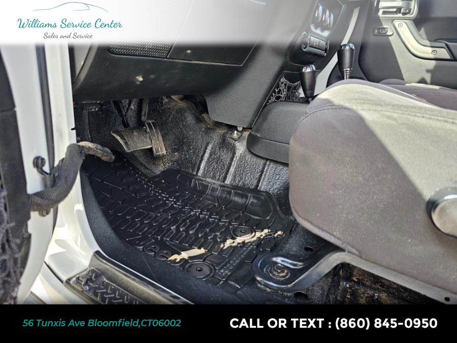 2015 Jeep Wrangler Unlimited 4WD 4dr Sport, available for sale in Bloomfield, Connecticut | Williams Service Center. Bloomfield, Connecticut 2015 Jeep Wrangler Unlimited 4WD 4dr Sport, available for sale in Bloomfield, Connecticut | Williams Service Center. Bloomfield, Connecticut