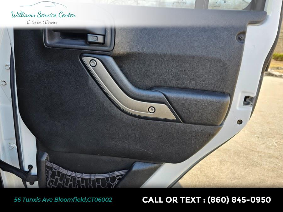 2015 Jeep Wrangler Unlimited 4WD 4dr Sport, available for sale in Bloomfield, Connecticut | Williams Service Center. Bloomfield, Connecticut 2015 Jeep Wrangler Unlimited 4WD 4dr Sport, available for sale in Bloomfield, Connecticut | Williams Service Center. Bloomfield, Connecticut