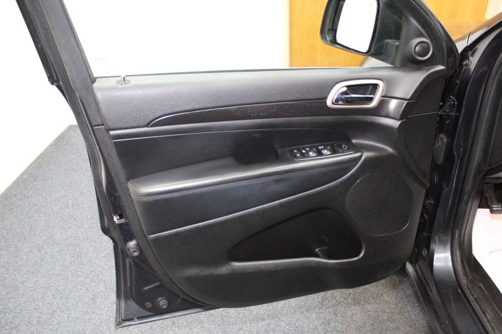 2014 Jeep Grand Cherokee 4WD 4dr Laredo, available for sale in Plainville, Connecticut | New England Auto Sales LLC. Plainville, Connecticut 2014 Jeep Grand Cherokee 4WD 4dr Laredo, available for sale in Plainville, Connecticut | New England Auto Sales LLC. Plainville, Connecticut