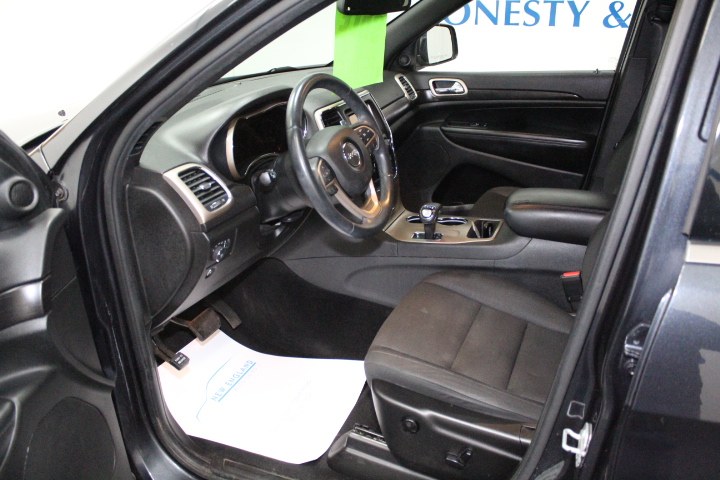 2014 Jeep Grand Cherokee 4WD 4dr Laredo, available for sale in Plainville, Connecticut | New England Auto Sales LLC. Plainville, Connecticut 2014 Jeep Grand Cherokee 4WD 4dr Laredo, available for sale in Plainville, Connecticut | New England Auto Sales LLC. Plainville, Connecticut