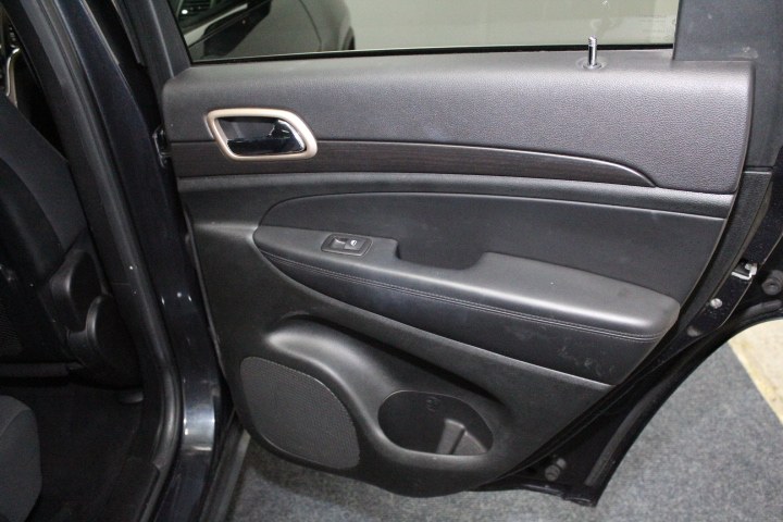 2014 Jeep Grand Cherokee 4WD 4dr Laredo, available for sale in Plainville, Connecticut | New England Auto Sales LLC. Plainville, Connecticut 2014 Jeep Grand Cherokee 4WD 4dr Laredo, available for sale in Plainville, Connecticut | New England Auto Sales LLC. Plainville, Connecticut