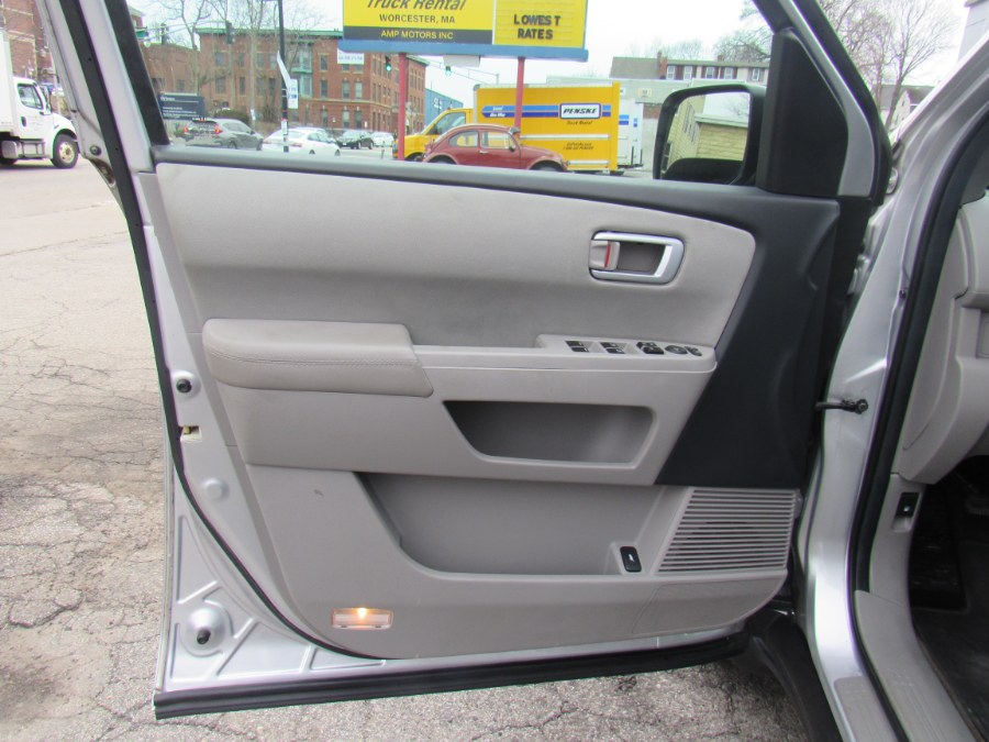 2013 Honda Pilot LX, available for sale in Worcester, Massachusetts | Hilario's Auto Sales Inc.. Worcester, Massachusetts 2013 Honda Pilot LX, available for sale in Worcester, Massachusetts | Hilario's Auto Sales Inc.. Worcester, Massachusetts