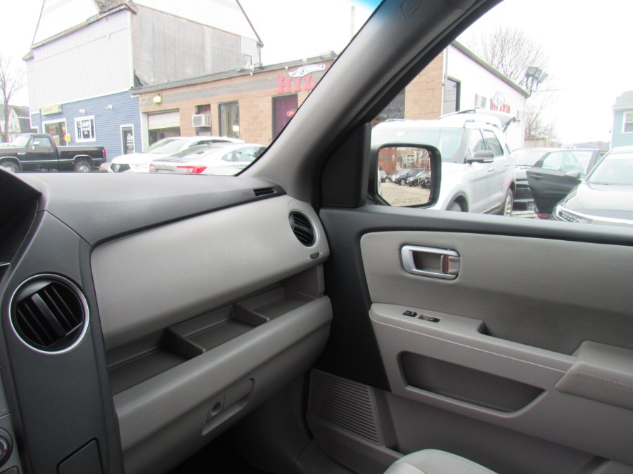 2013 Honda Pilot LX, available for sale in Worcester, Massachusetts | Hilario's Auto Sales Inc.. Worcester, Massachusetts 2013 Honda Pilot LX, available for sale in Worcester, Massachusetts | Hilario's Auto Sales Inc.. Worcester, Massachusetts