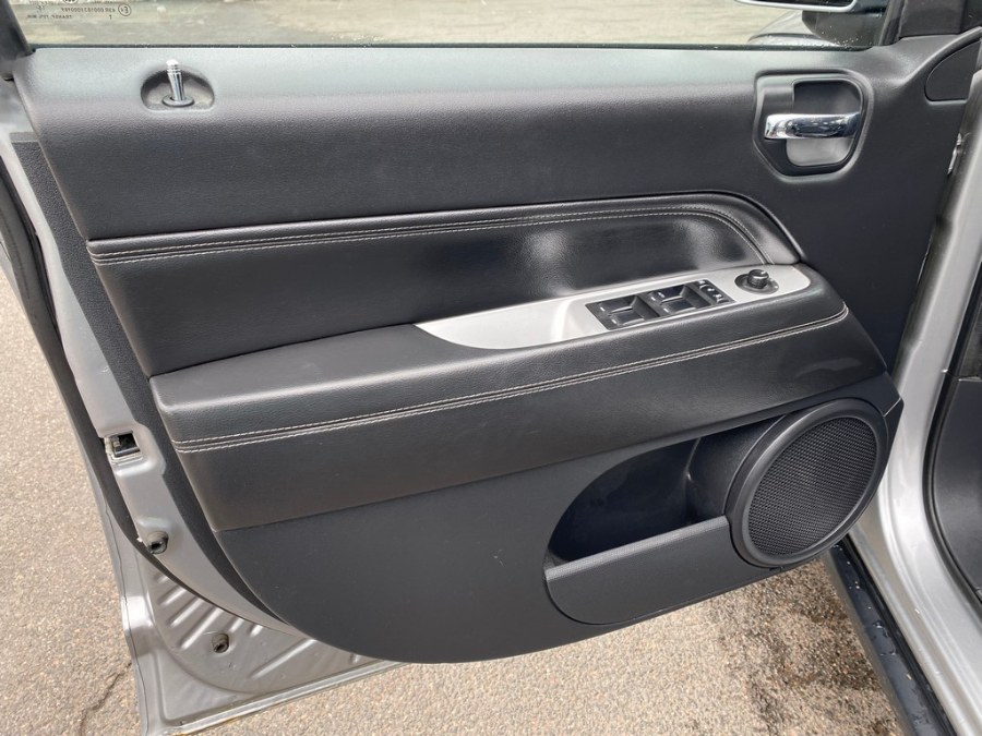 2016 Jeep Compass 4WD 4dr Latitude, available for sale in West Springfield, Massachusetts | Union Street Auto Sales. West Springfield, Massachusetts 2016 Jeep Compass 4WD 4dr Latitude, available for sale in West Springfield, Massachusetts | Union Street Auto Sales. West Springfield, Massachusetts
