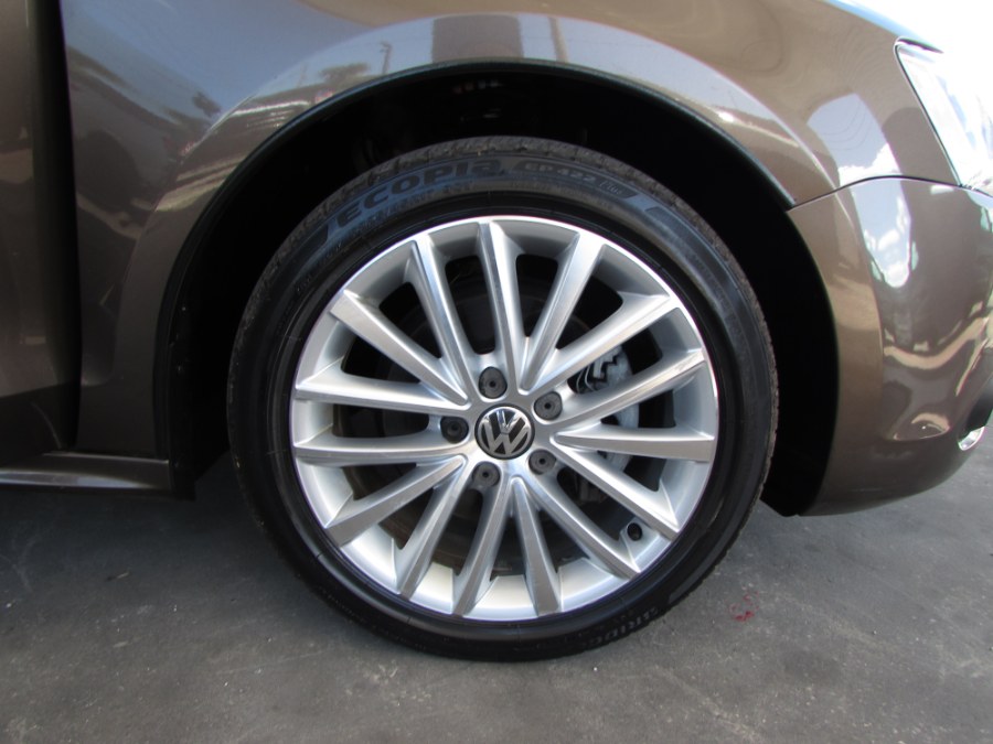 2012 Volkswagen Jetta Sedan 4dr Auto SEL w/Sunroof, available for sale in Orlando, Florida | VIP Auto Enterprise, Inc. Orlando, Florida 2012 Volkswagen Jetta Sedan 4dr Auto SEL w/Sunroof, available for sale in Orlando, Florida | VIP Auto Enterprise, Inc. Orlando, Florida