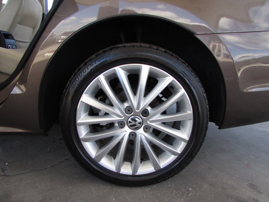 2012 Volkswagen Jetta Sedan 4dr Auto SEL w/Sunroof, available for sale in Orlando, Florida | VIP Auto Enterprise, Inc. Orlando, Florida 2012 Volkswagen Jetta Sedan 4dr Auto SEL w/Sunroof, available for sale in Orlando, Florida | VIP Auto Enterprise, Inc. Orlando, Florida