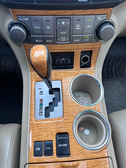 2009 Toyota Highlander Hybrid 4WD 4dr Limited w/3rd Row, available for sale in Revere, Massachusetts | Wonderland Auto. Revere, Massachusetts 2009 Toyota Highlander Hybrid 4WD 4dr Limited w/3rd Row, available for sale in Revere, Massachusetts | Wonderland Auto. Revere, Massachusetts