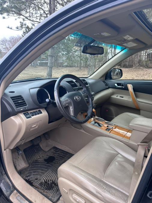 2009 Toyota Highlander Hybrid 4WD 4dr Limited w/3rd Row, available for sale in Revere, Massachusetts | Wonderland Auto. Revere, Massachusetts 2009 Toyota Highlander Hybrid 4WD 4dr Limited w/3rd Row, available for sale in Revere, Massachusetts | Wonderland Auto. Revere, Massachusetts