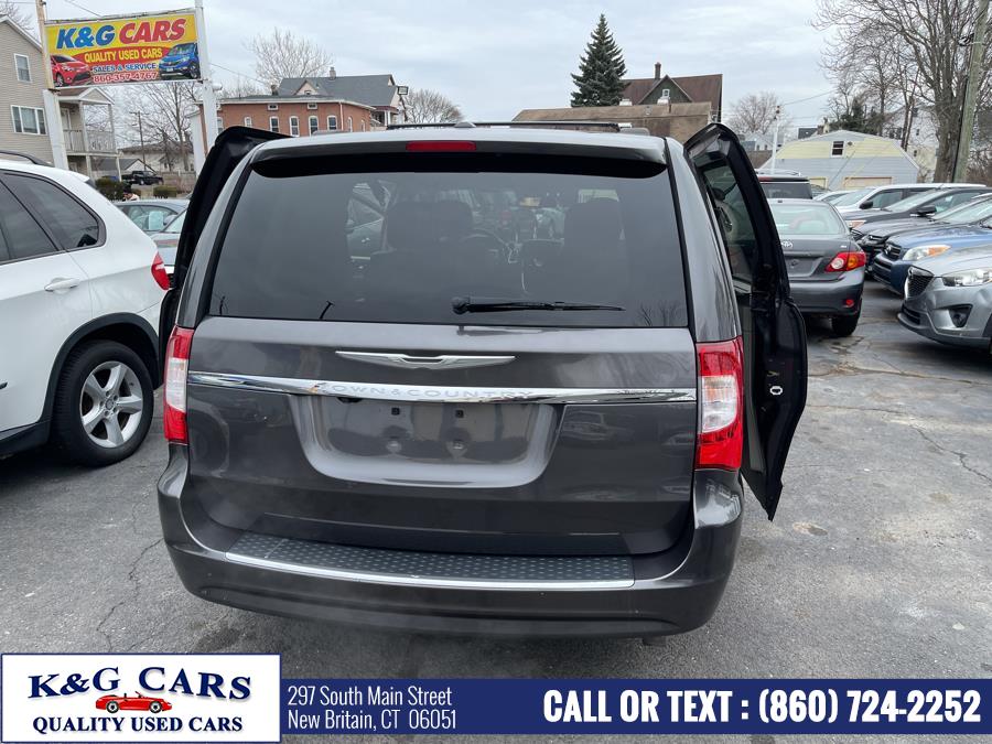 2015 Chrysler Town & Country 4dr Wgn Touring, available for sale in New Britain, Connecticut | K and G Cars . New Britain, Connecticut 2015 Chrysler Town & Country 4dr Wgn Touring, available for sale in New Britain, Connecticut | K and G Cars . New Britain, Connecticut