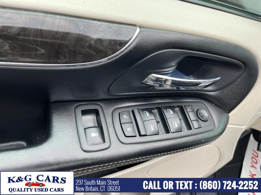2015 Chrysler Town & Country 4dr Wgn Touring, available for sale in New Britain, Connecticut | K and G Cars . New Britain, Connecticut 2015 Chrysler Town & Country 4dr Wgn Touring, available for sale in New Britain, Connecticut | K and G Cars . New Britain, Connecticut
