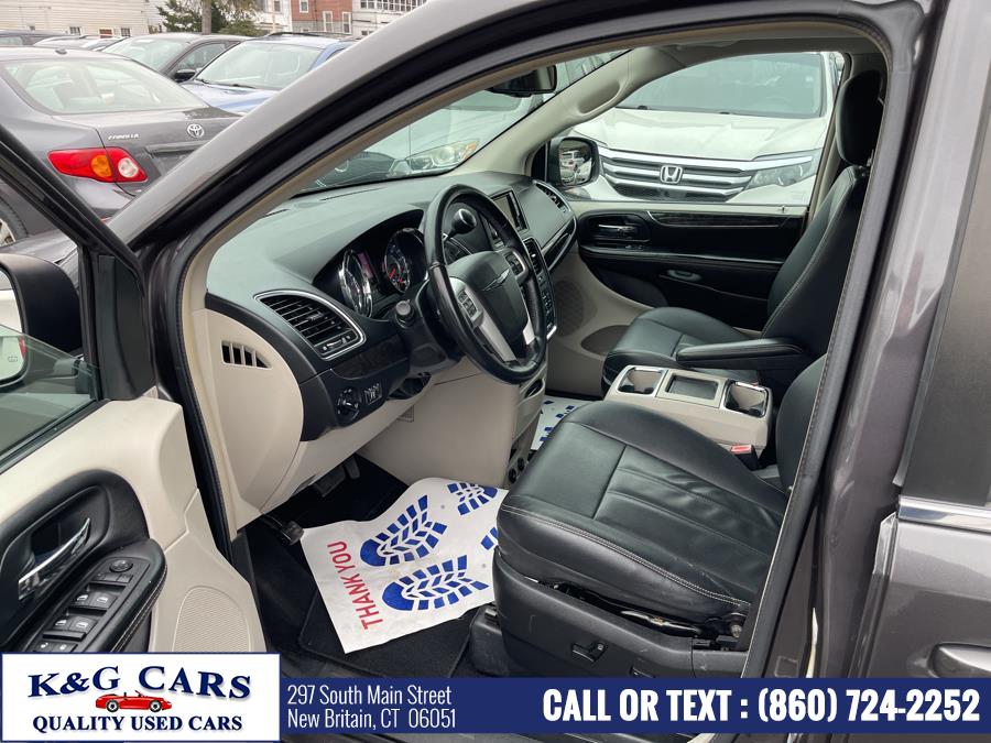 2015 Chrysler Town & Country 4dr Wgn Touring, available for sale in New Britain, Connecticut | K and G Cars . New Britain, Connecticut 2015 Chrysler Town & Country 4dr Wgn Touring, available for sale in New Britain, Connecticut | K and G Cars . New Britain, Connecticut