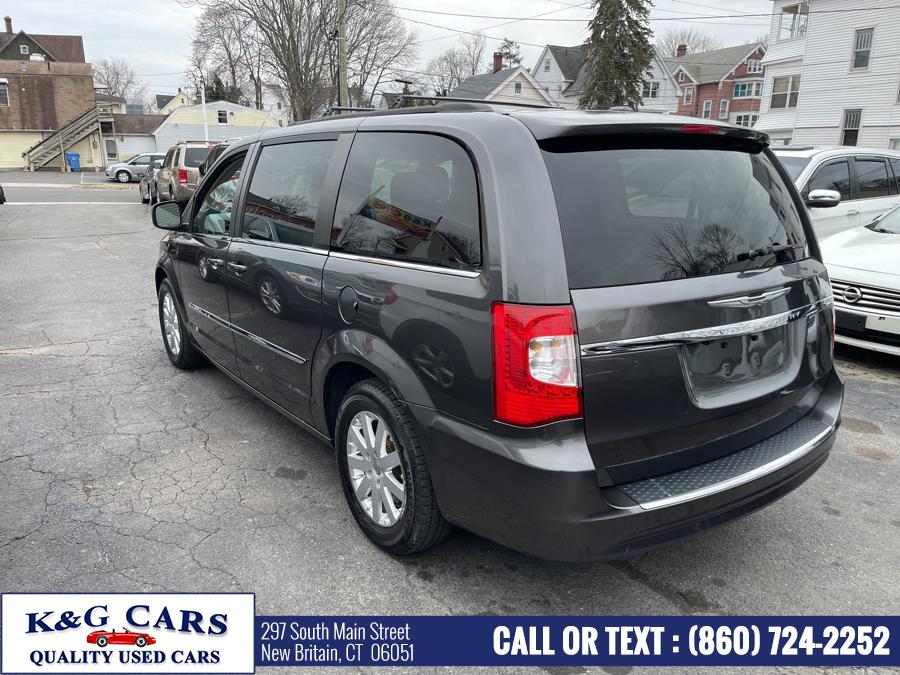 2015 Chrysler Town & Country 4dr Wgn Touring, available for sale in New Britain, Connecticut | K and G Cars . New Britain, Connecticut 2015 Chrysler Town & Country 4dr Wgn Touring, available for sale in New Britain, Connecticut | K and G Cars . New Britain, Connecticut