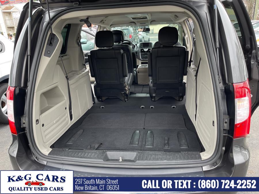 2015 Chrysler Town & Country 4dr Wgn Touring, available for sale in New Britain, Connecticut | K and G Cars . New Britain, Connecticut 2015 Chrysler Town & Country 4dr Wgn Touring, available for sale in New Britain, Connecticut | K and G Cars . New Britain, Connecticut