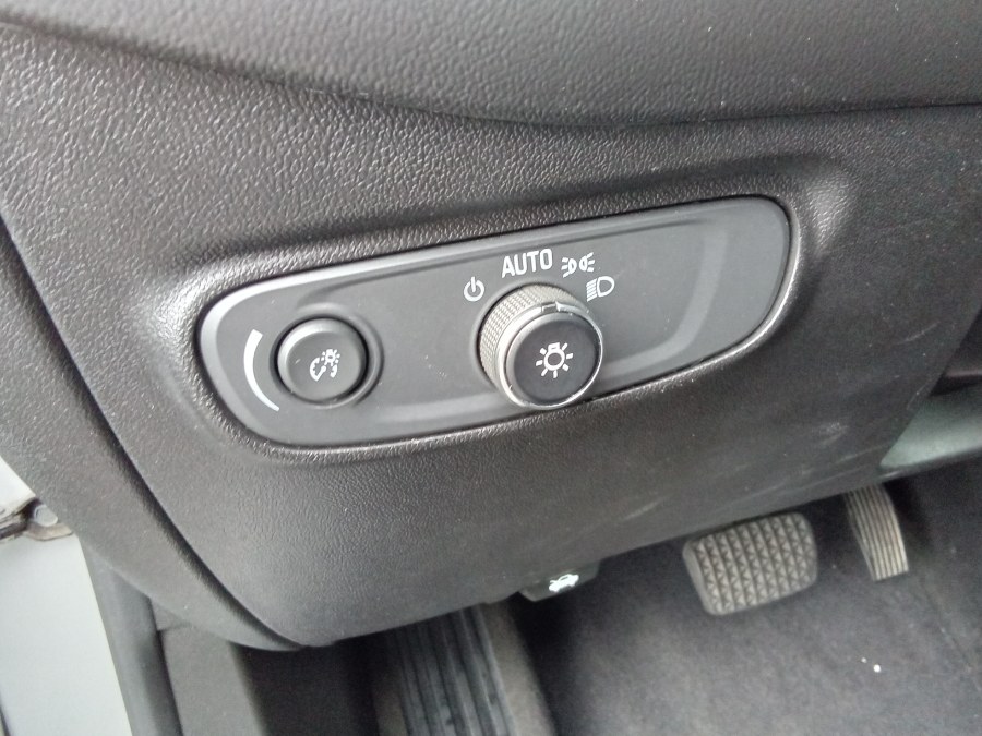 2021 Chevrolet Equinox FWD 4dr LT w/1LT, available for sale in Irvington, New Jersey | NJ Used Cars Center. Irvington, New Jersey 2021 Chevrolet Equinox FWD 4dr LT w/1LT, available for sale in Irvington, New Jersey | NJ Used Cars Center. Irvington, New Jersey