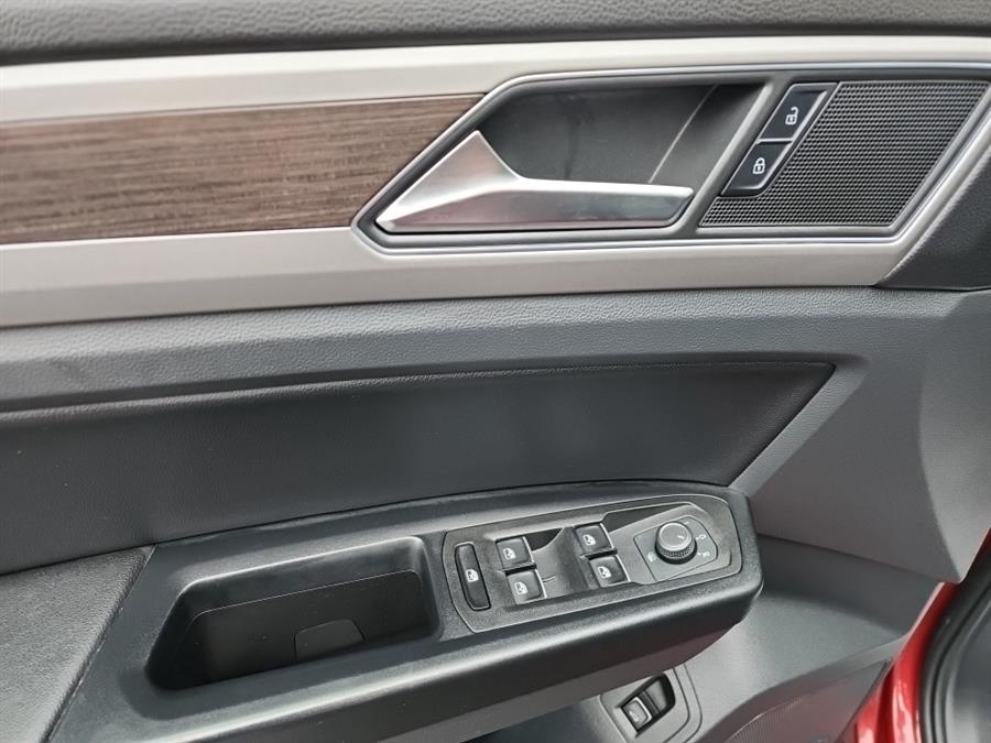 2019 Volkswagen Atlas 3.6L V6 SE w/Technology 4MOTION, available for sale in Islip, New York | L.I. Auto Gallery. Islip, New York 2019 Volkswagen Atlas 3.6L V6 SE w/Technology 4MOTION, available for sale in Islip, New York | L.I. Auto Gallery. Islip, New York