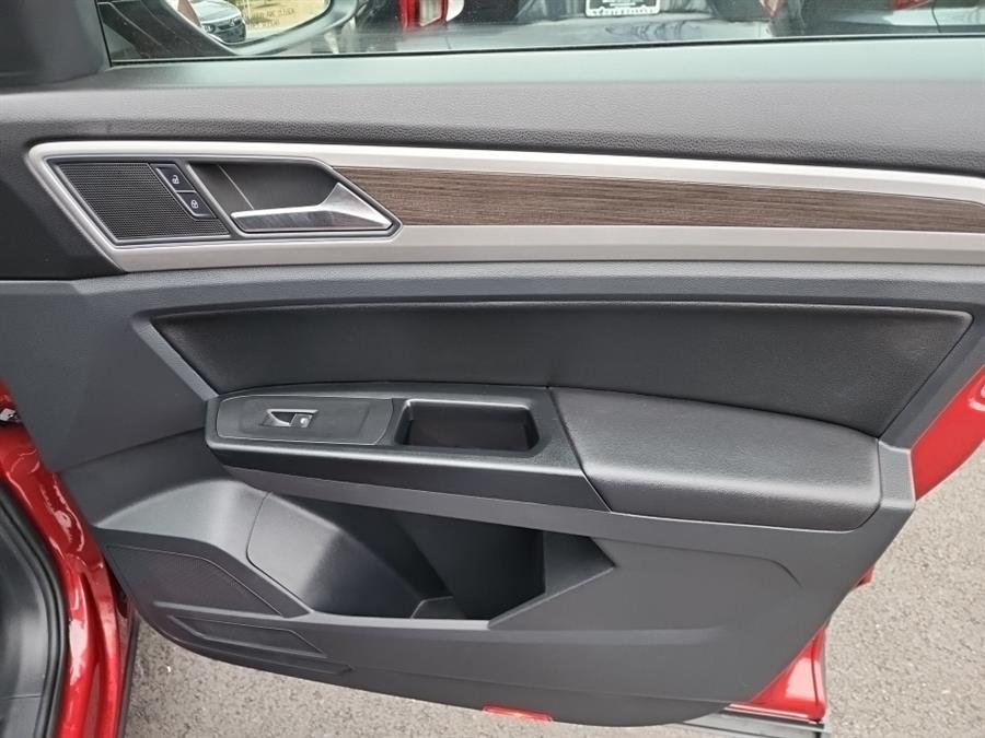 2019 Volkswagen Atlas 3.6L V6 SE w/Technology 4MOTION, available for sale in Islip, New York | L.I. Auto Gallery. Islip, New York 2019 Volkswagen Atlas 3.6L V6 SE w/Technology 4MOTION, available for sale in Islip, New York | L.I. Auto Gallery. Islip, New York