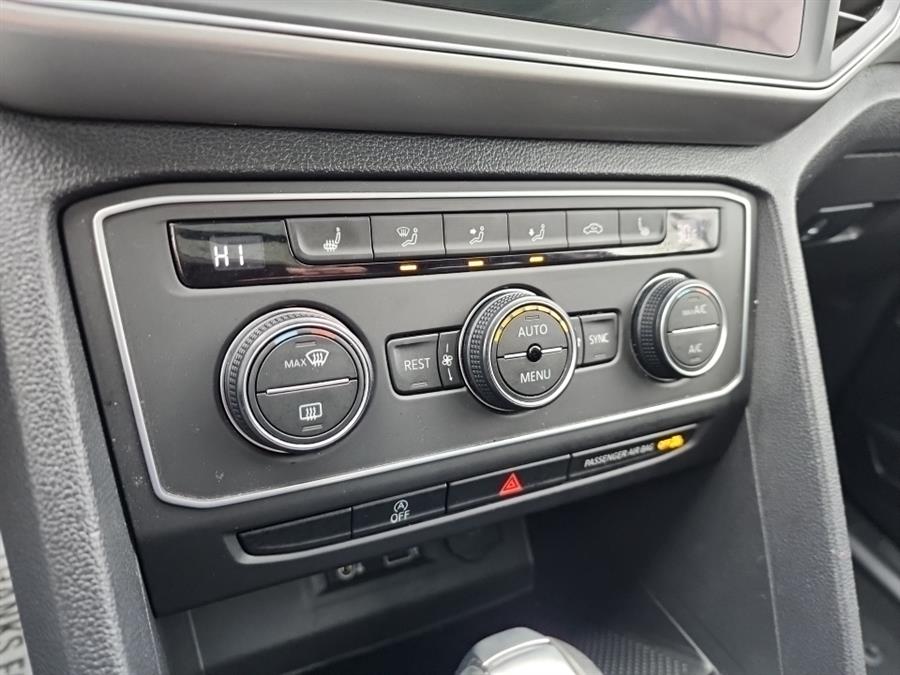 2019 Volkswagen Atlas 3.6L V6 SE w/Technology 4MOTION, available for sale in Islip, New York | L.I. Auto Gallery. Islip, New York 2019 Volkswagen Atlas 3.6L V6 SE w/Technology 4MOTION, available for sale in Islip, New York | L.I. Auto Gallery. Islip, New York