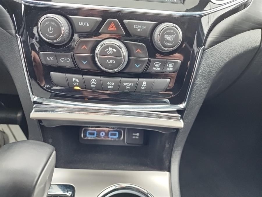 2019 Jeep Grand Cherokee Altitude 4x4, available for sale in Islip, New York | L.I. Auto Gallery. Islip, New York 2019 Jeep Grand Cherokee Altitude 4x4, available for sale in Islip, New York | L.I. Auto Gallery. Islip, New York