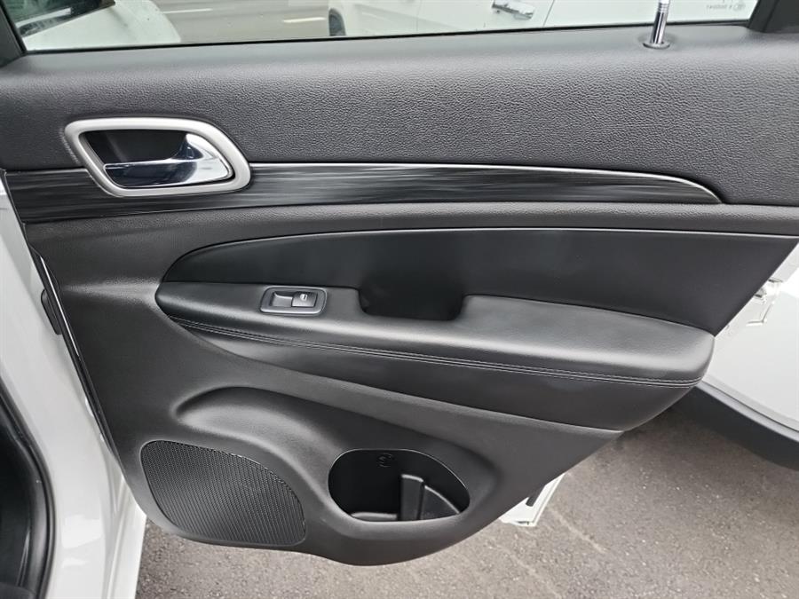 2019 Jeep Grand Cherokee Altitude 4x4, available for sale in Islip, New York | L.I. Auto Gallery. Islip, New York 2019 Jeep Grand Cherokee Altitude 4x4, available for sale in Islip, New York | L.I. Auto Gallery. Islip, New York