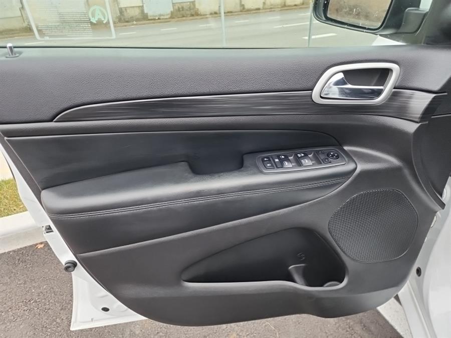2019 Jeep Grand Cherokee Altitude 4x4, available for sale in Islip, New York | L.I. Auto Gallery. Islip, New York 2019 Jeep Grand Cherokee Altitude 4x4, available for sale in Islip, New York | L.I. Auto Gallery. Islip, New York
