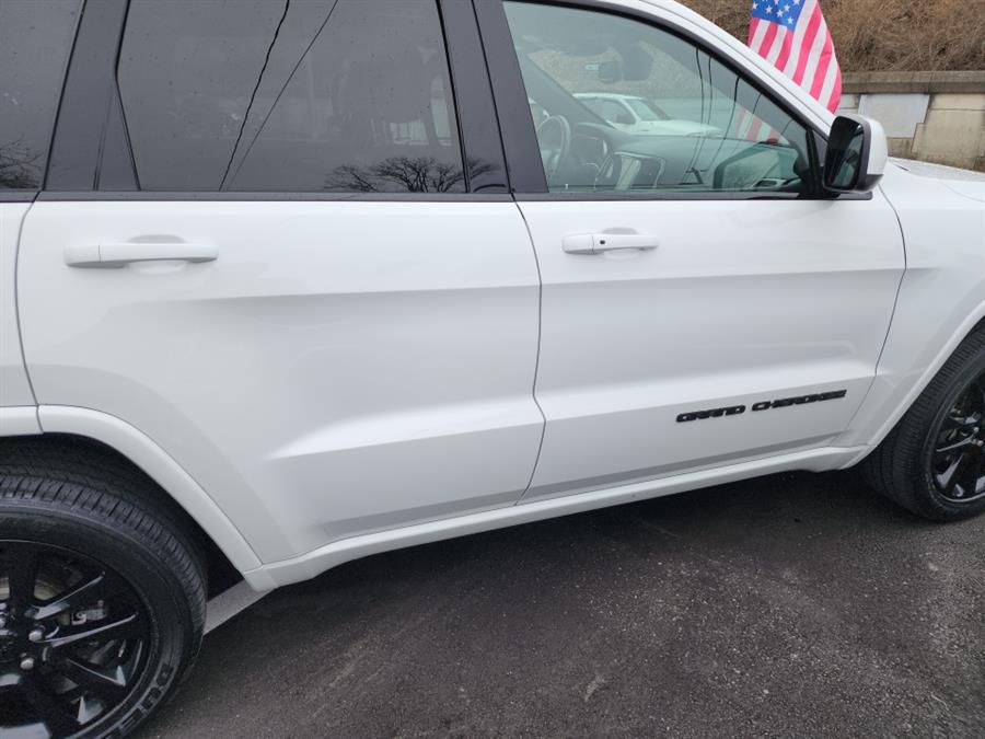 2019 Jeep Grand Cherokee Altitude 4x4, available for sale in Islip, New York | L.I. Auto Gallery. Islip, New York 2019 Jeep Grand Cherokee Altitude 4x4, available for sale in Islip, New York | L.I. Auto Gallery. Islip, New York