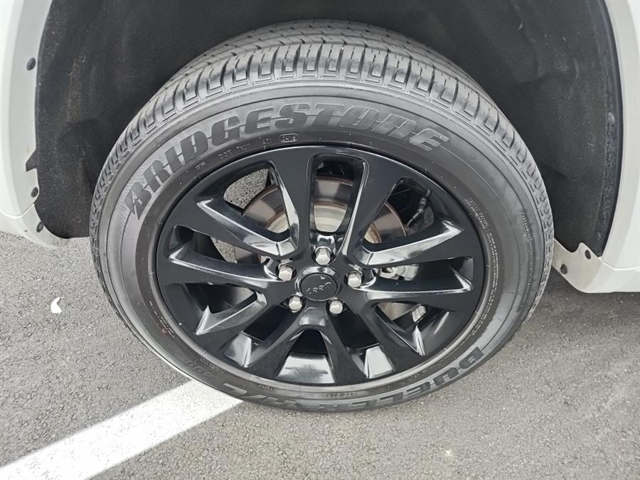 2019 Jeep Grand Cherokee Altitude 4x4, available for sale in Islip, New York | L.I. Auto Gallery. Islip, New York 2019 Jeep Grand Cherokee Altitude 4x4, available for sale in Islip, New York | L.I. Auto Gallery. Islip, New York